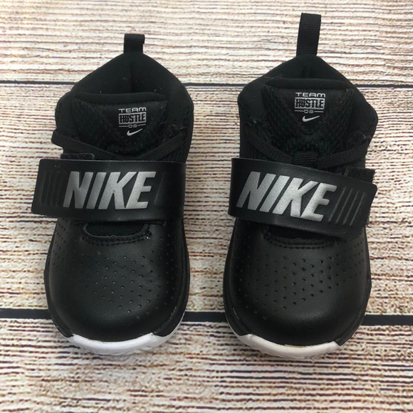 nike youth hustle d8